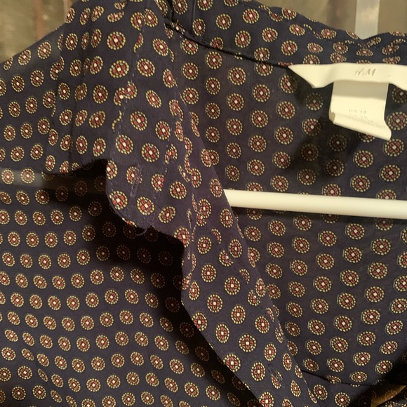 Sheer sleeveless H&M top.  Size 12.  Excellent condition. - Picture 2 of 4